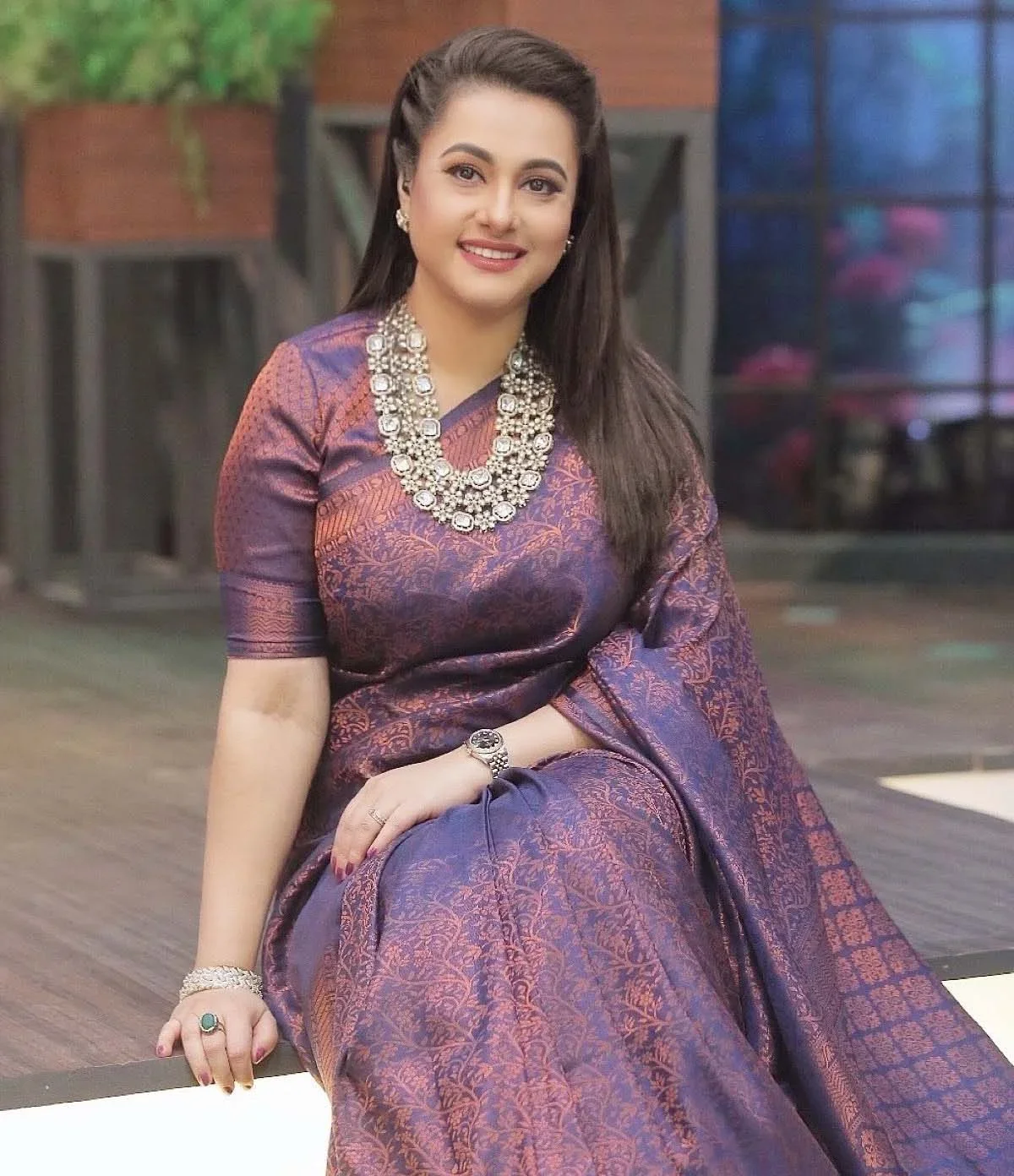 বয়স যেন শুধুই সংখ্যা, পূর্ণিমার সৌন্দর্যে এখনো মুগ্ধ দর্শক