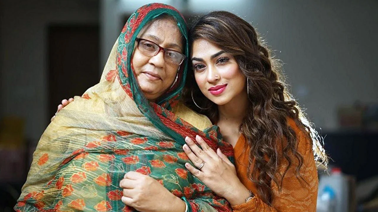 মা হারালেন চিত্রনায়িকা পপি, শোক প্রকাশ করে আবেগঘন বার্তা ওমর সানীর