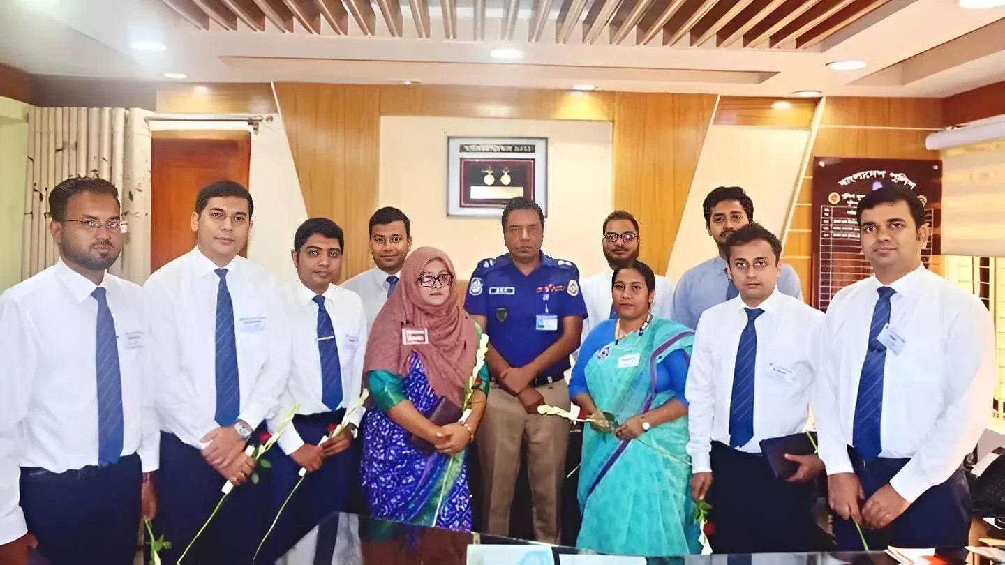 বরগুনায় বুনিয়াদি প্রশিক্ষণ কোর্সের প্রশিক্ষণার্থীদের সাথে জেলা পুলিশের মতবিনিময়