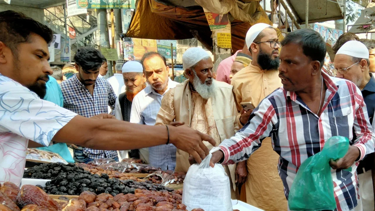 রমজানের চার মাস আগেই বাড়ছে ছয় পণ্যের দাম, চাপে সাধারণ মানুষ