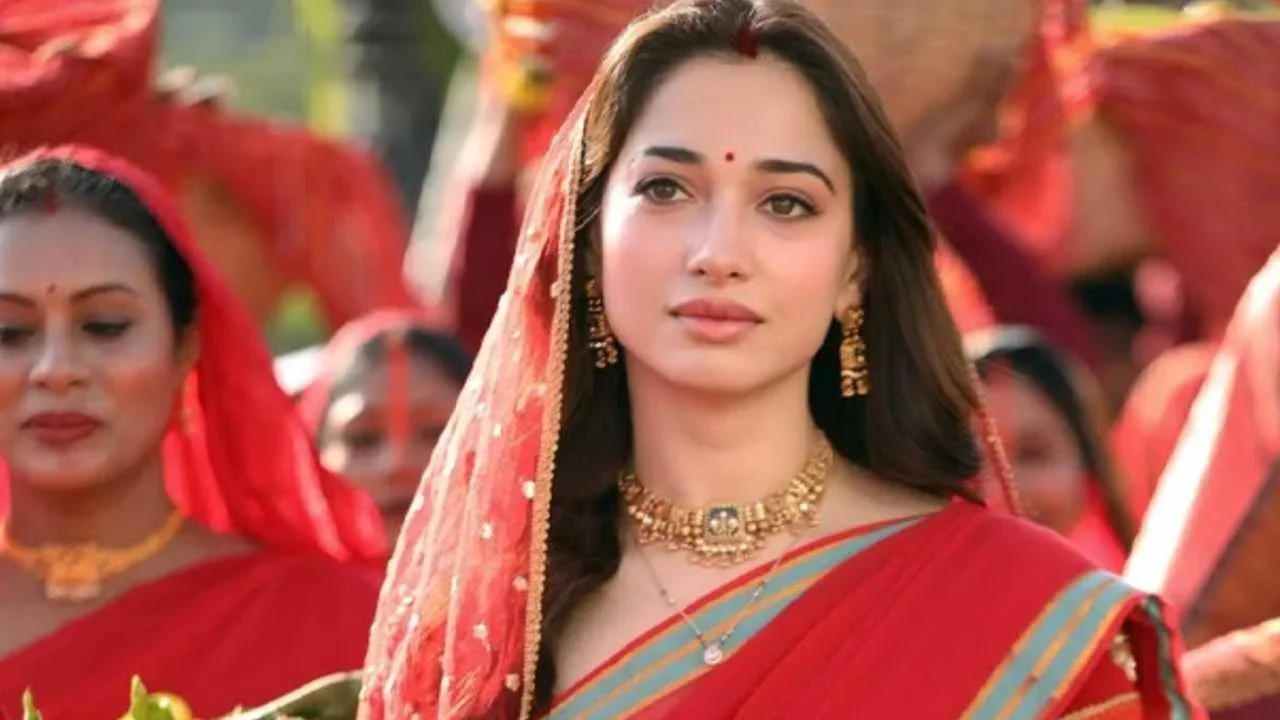 তামান্নার ‘ছট মাইয়া’ গান দেখে পুরোহিতের প্রশংসা