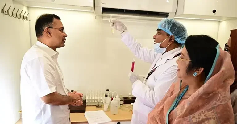 প্রধানমন্ত্রীর পরিদর্শনে নিরাপদ খাদ্যের ভ্রাম্যমাণ পরীক্ষাগার
