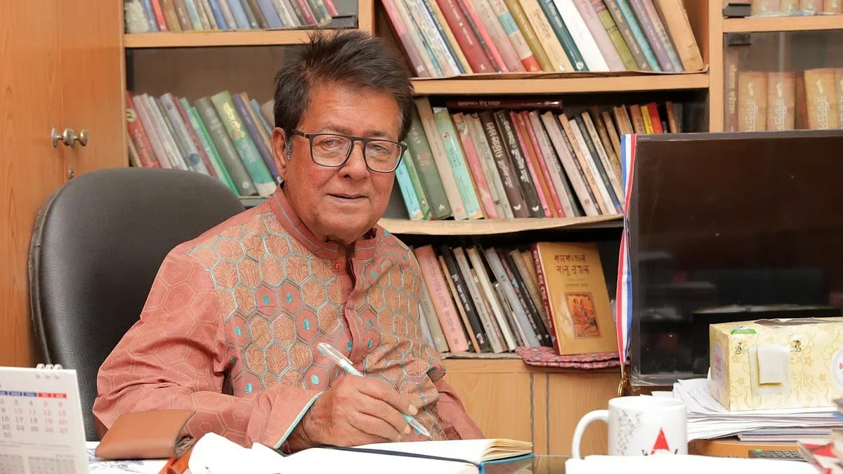 ছয় দশকের ক্যারিয়ারে নতুন নজির, নেপালি নাটক নির্দেশনায় মামুনুর রশীদ
