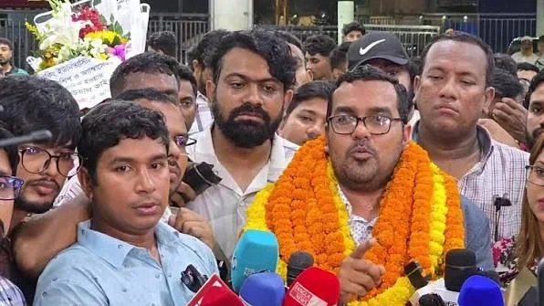 ডংফাং স্কলারশিপে অ্যাম্বাসেডর হয়ে দেশে ফিরলেন ছাত্রদল নেতা আউয়াল