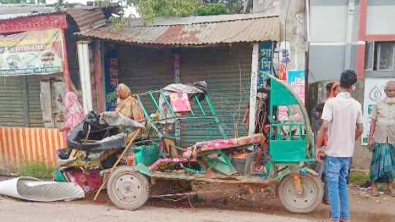 গাজীপুরে ট্রাক-অটোরিকশা সংঘর্ষে নিহত ৩, আহত আরও ৩