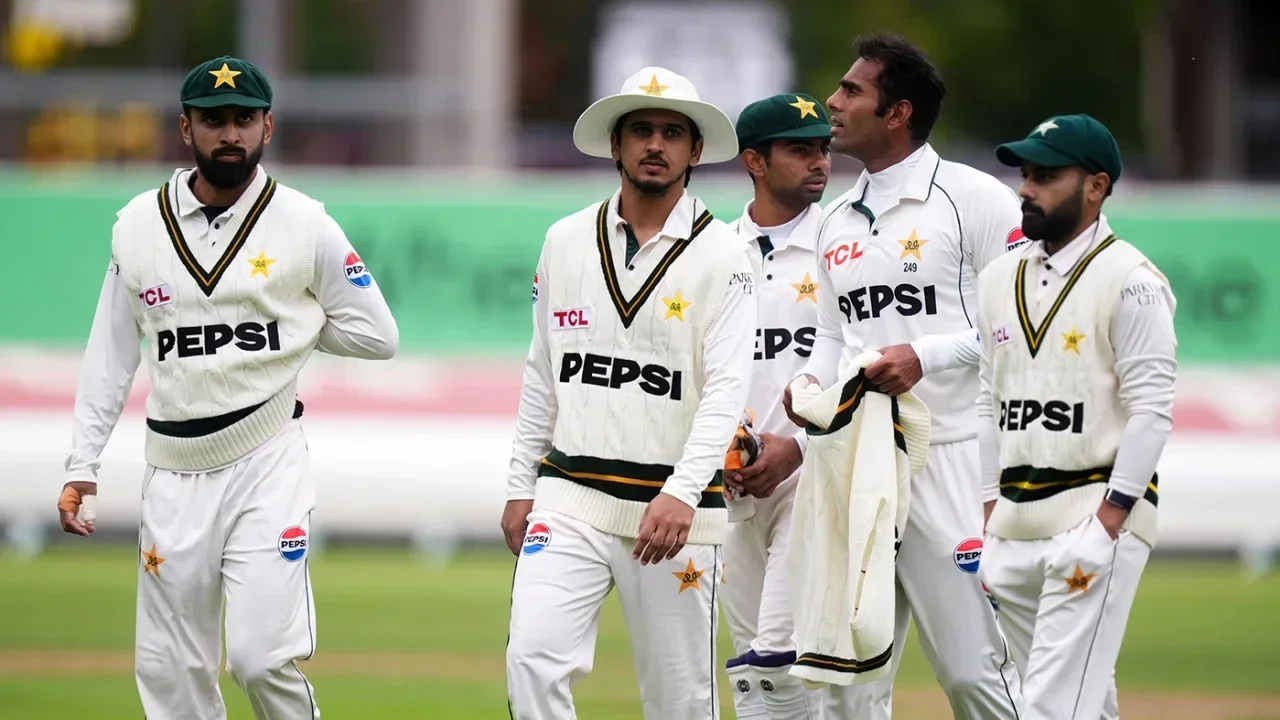 হোয়াইটওয়াশের পর পাকিস্তানের ১১ ডব্লিউটিসি পয়েন্ট কাটা