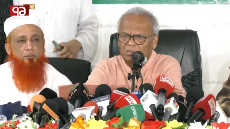 ট্রেনে আগুনের ঘটনায় জামায়াতের নাম, আমিরের কাছে জবাব চাইলেন রিজভী