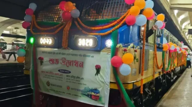 কক্সবাজার রুটে মহানগর এক্সপ্রেসের যাত্রা শুরু, প্রথম দিনেই ফেনী গেলেন প্রতিমন্ত্রী