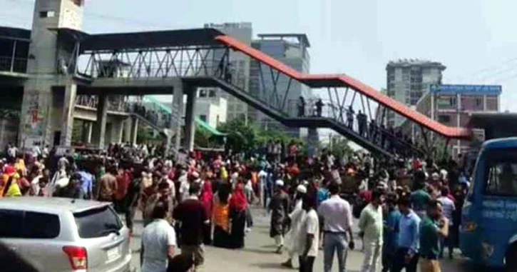 উত্তরার আজমপুরে বেতন বৃদ্ধির দাবিতে শ্রমিকদের সড়ক অবরোধ, তীব্র যানজট