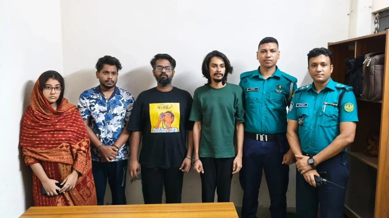 চাঁদপুরে ‘হানিট্র্যাপ’ ফাঁদে অটোরিকশাচালককে জিম্মি, চার নারী আটক