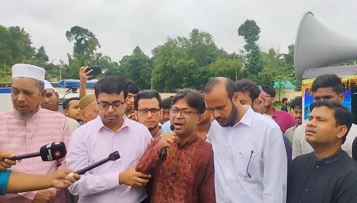ছেলের জানাজায় অপ্রতিমের বাবা: আর কাউকে যেন আমার মতো সন্তান হারাতে না হয়