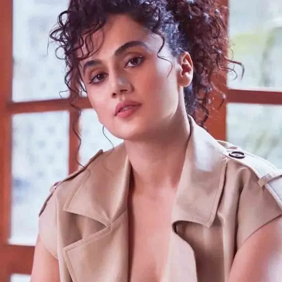 বিয়ের ছবি-ভিডিও প্রকাশ করেননি তাপসী, জানালেন গোপন রাখার কারণ