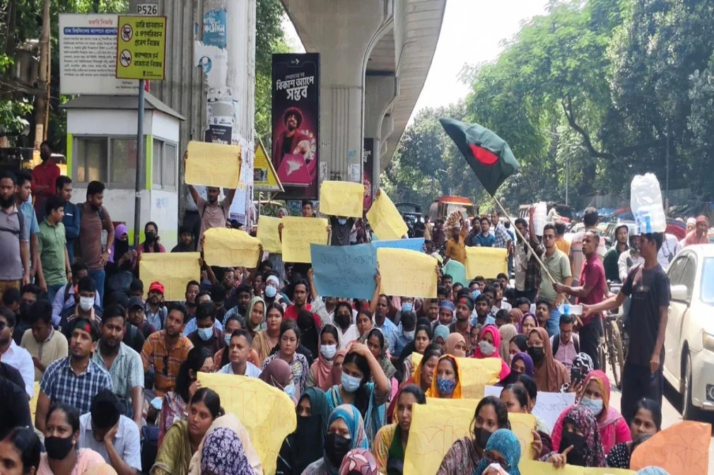 নিয়োগপত্রের দাবিতে শাহবাগে প্রাথমিকের শিক্ষক প্রার্থীদের অবস্থান