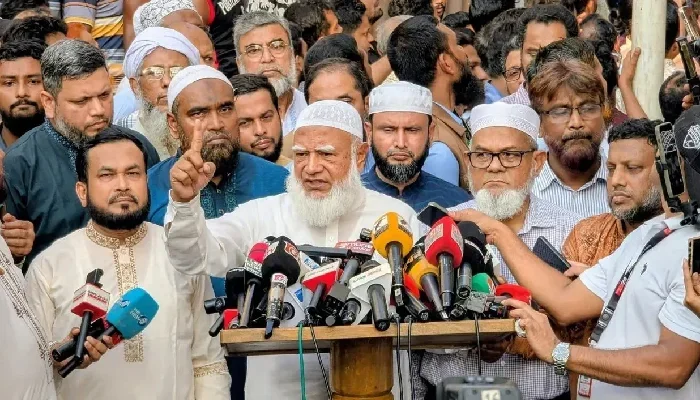 রাড্ডা স্বাস্থ্যকেন্দ্রে হামলা: আইনি ব্যবস্থা নিয়ে কঠোর শাস্তির দাবি শফিকুর রহমানের
