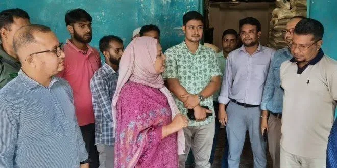 গুরুদাসপুরে ডিলারের সার তাড়াশে নেওয়ার ভিডিও ছড়াল, পাচারের অভিযোগ অস্বীকার