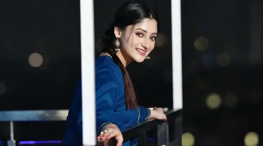 ‘সিংহ কখনো দল বেঁধে চলে না’, পূজার রহস্যময় বার্তা ঘিরে আলোচনা