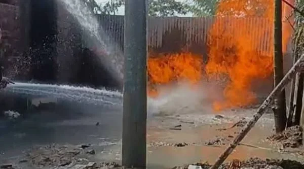 উখিয়ার ইনানীতে মাটি খুঁড়তেই আগুন, ১৫ কিলোমিটার এলাকায় বিদ্যুৎ বন্ধ