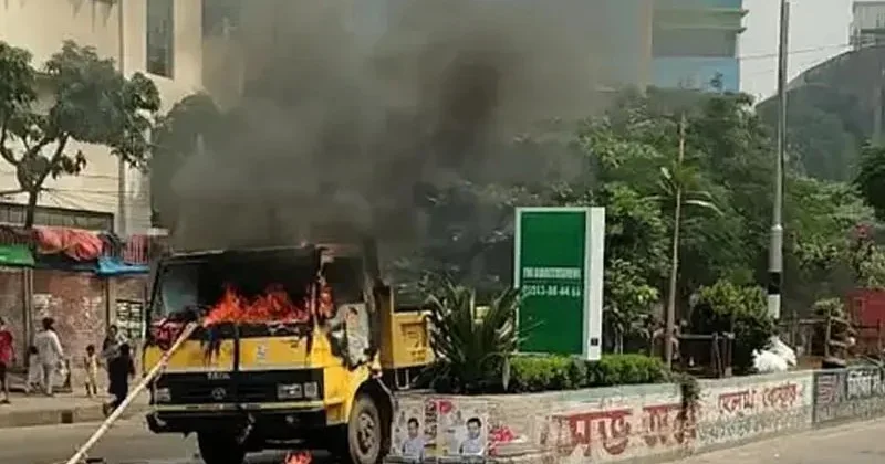 মিরপুরে হকারদের সঙ্গে সংঘর্ষ: ম্যাজিস্ট্রেট-পুলিশের সমন্বয়ে ঘাটতি ছিল