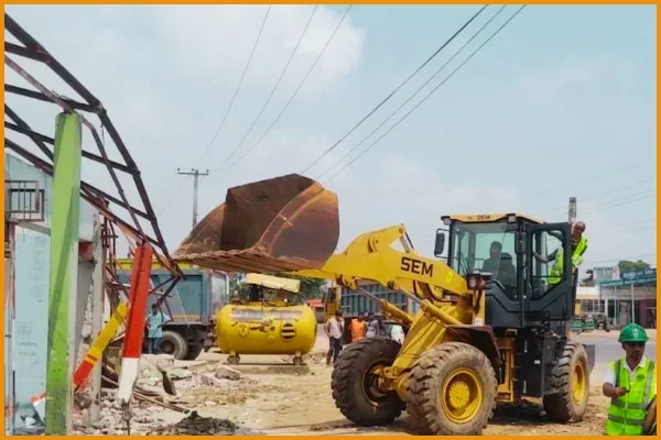 কুমিল্লায় মহাসড়কের পাশে তিন শতাধিক অবৈধ স্থাপনা উচ্ছেদ