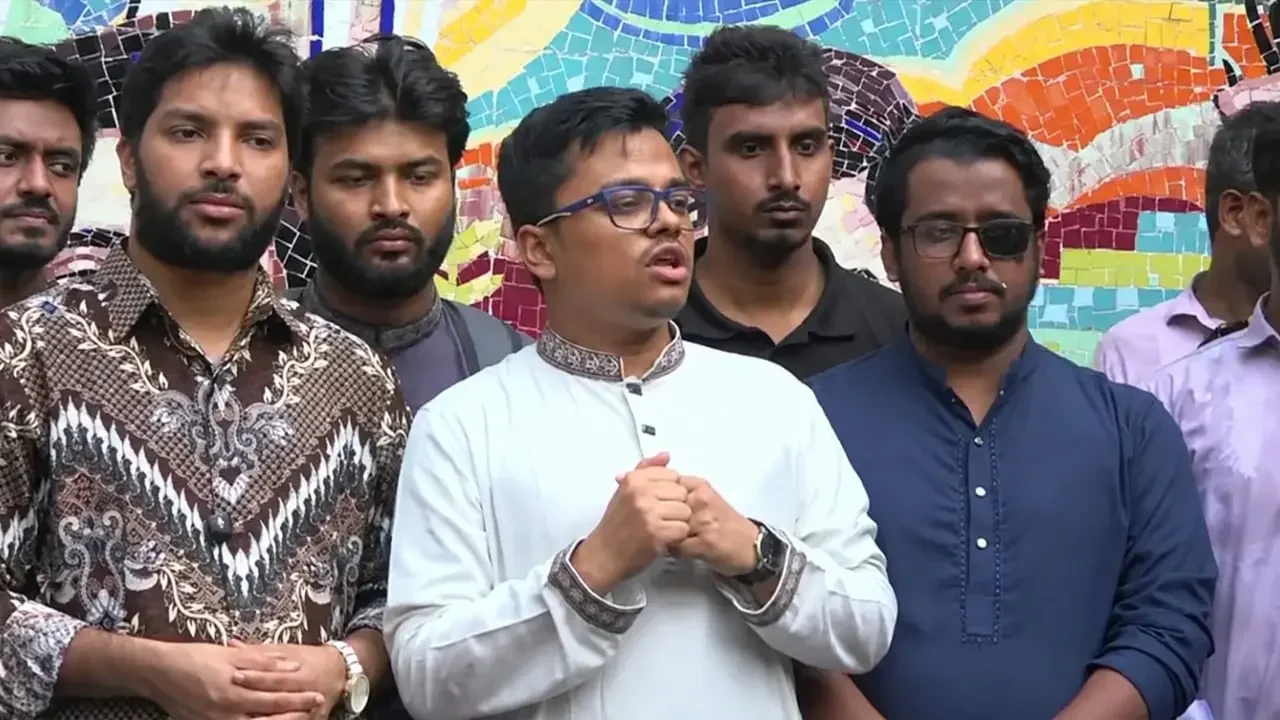 জিন্নাহকে ঘিরে ডাকসু-ছাত্রদলের তৎপরতা: ইতিহাসের কোন পাঠ সামনে আসছে?