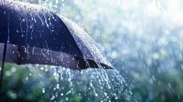 সকালে ঝুম বৃষ্টিতে ভোগান্তি, দুপুরেও বৃষ্টির সম্ভাবনা