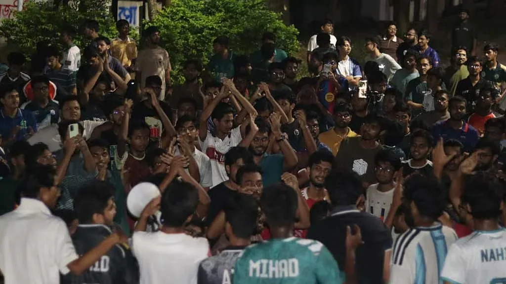 চুয়েটে উপাচার্য পুনর্বহালের দাবিতে শিক্ষার্থীদের বিক্ষোভ, হুমকির অভিযোগ