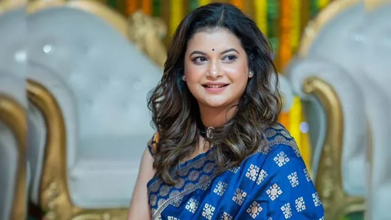 বিদেশ ভ্রমণের আগে বিয়ে করতে বললেন শবনম ফারিয়া