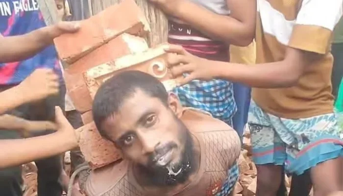মহেশখালীতে চোর সন্দেহে যুবককে খুঁটিতে বেঁধে পিটিয়ে হত্যার অভিযোগ