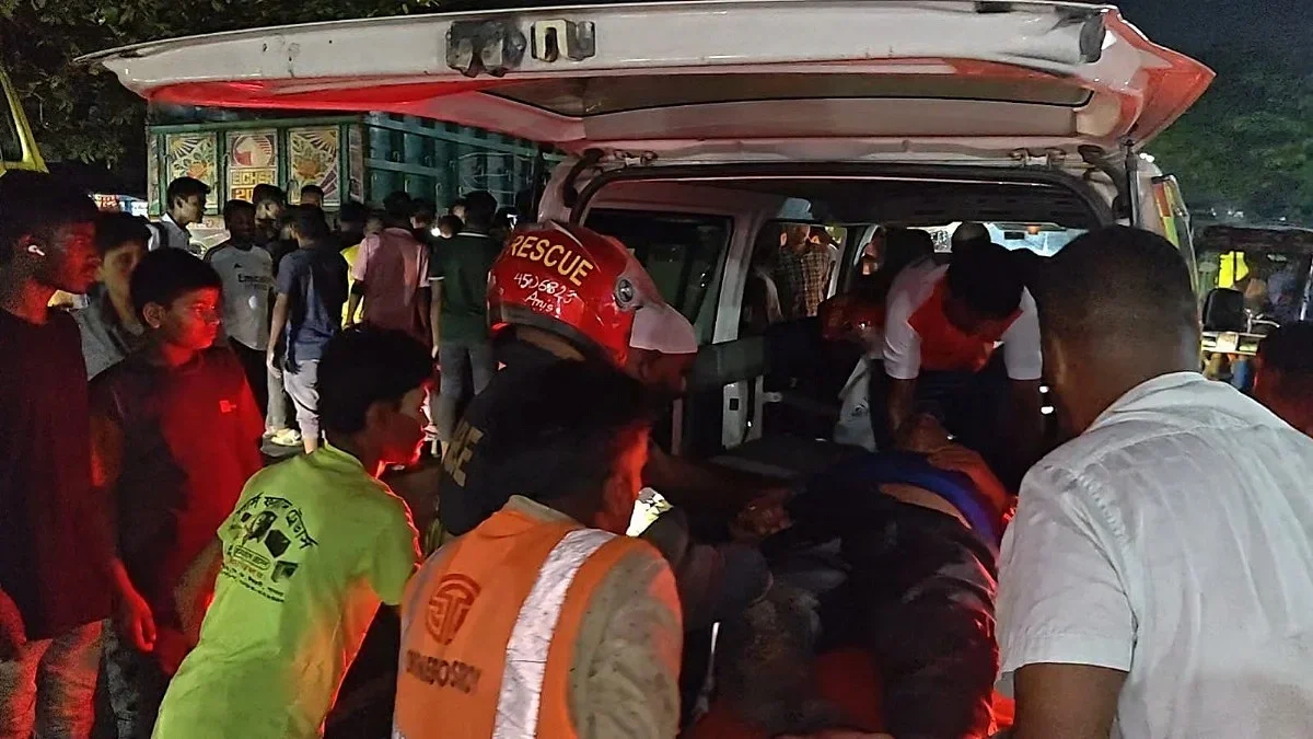 ছেলের বিয়ের কেনাকাটা শেষে বাড়ি ফেরা হলো না, ট্রাকচাপায় মা-বাবা নিহত