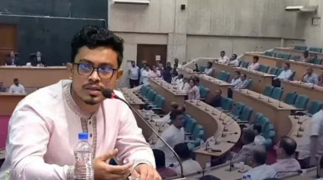 শেখ মুজিবের নামে হলের নাম পরিবর্তন না করায় সিনেট থেকে ডাকসু নেতাদের ওয়াকআউট