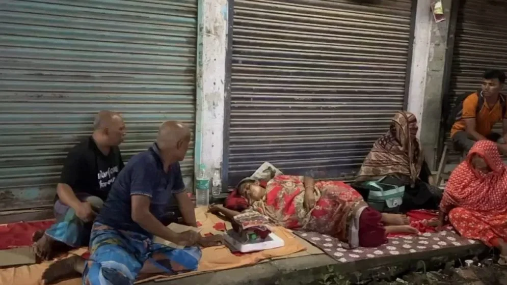 কলকাতায় হোটেলে তালা, ফুটপাতে বাংলাদেশি রোগী—চিকিৎসা নিতে গিয়ে চরম বিপাকে
